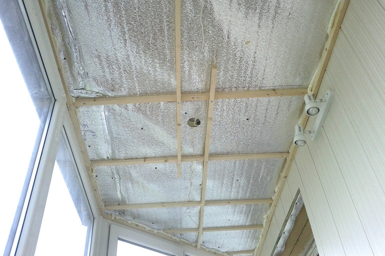 Работы по теплоизоляции потолка 