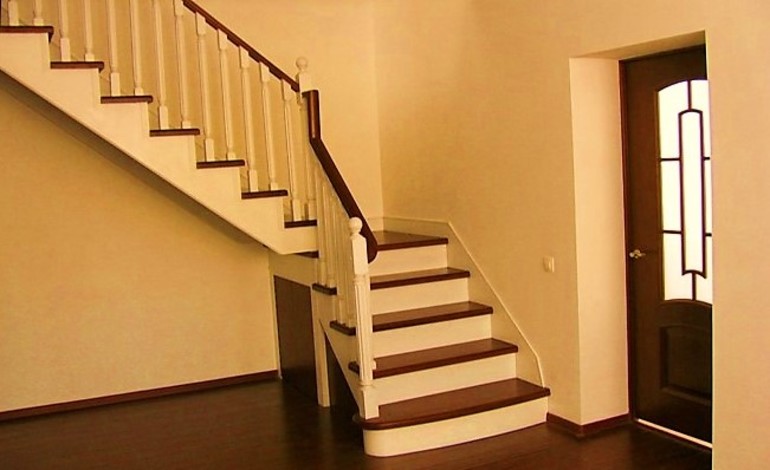Лестницы на второй этаж в частном доме 