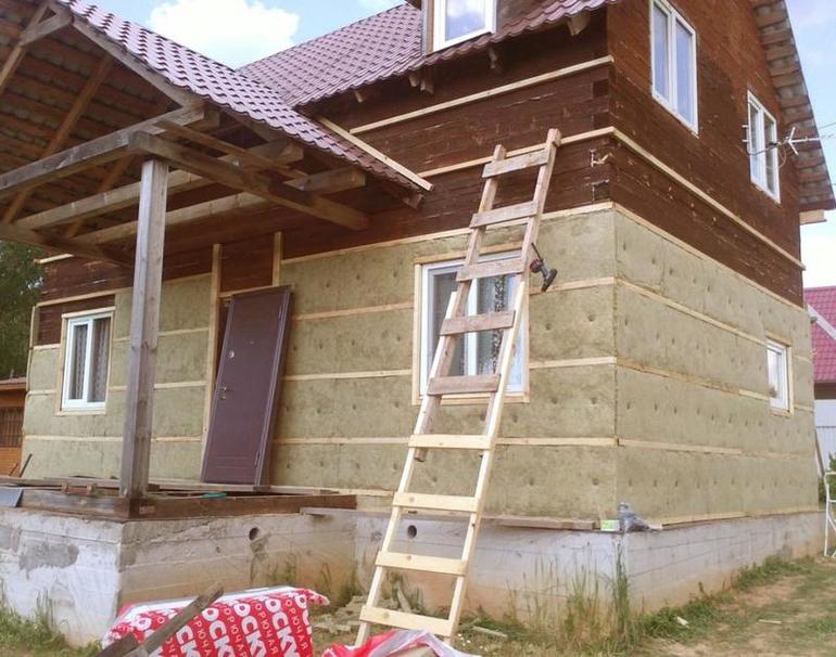 Чем можно утеплить деревянный дом снаружи 