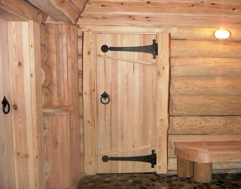 Деревянная дверь для бани