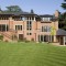 Криштиану Роналду продает свой черно-белый дом в Англии себе в убыток на 600 000 фунтов (48 млн. рублей), но никто не покупает