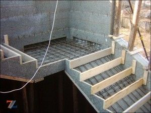 Закладка бетонной лестницы