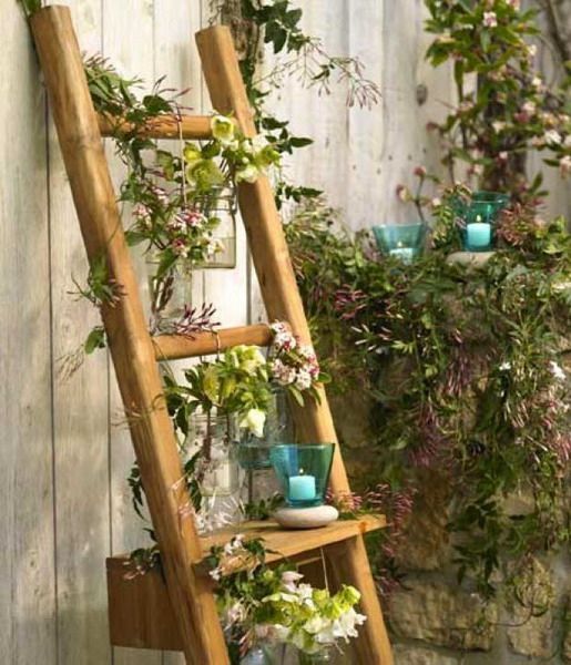 Подставка для цветов из старой лестницы