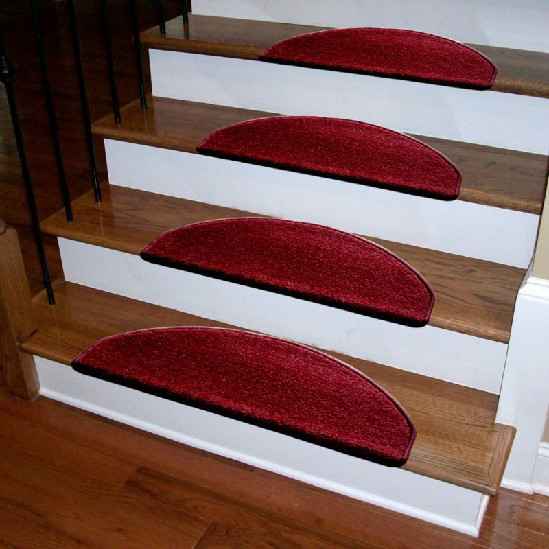 Островки тепла и комфорта: коврики на лестнице