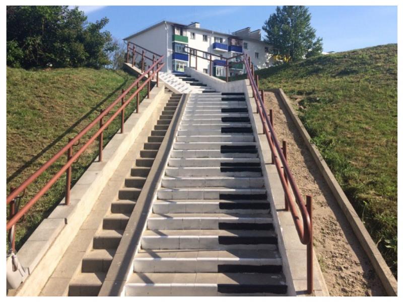 лестница фортепиано