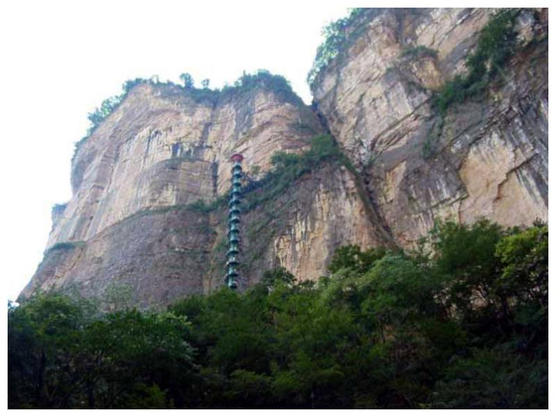 лестница вдоль скалы
