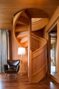 Винтовая лестница в стиле кантри с люком