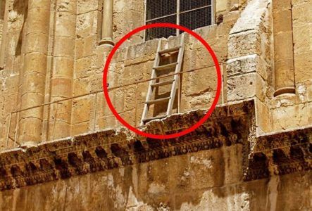 недвижимая лестница в иерусалиме