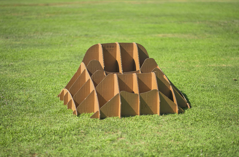 Кресло, сделанное из травы