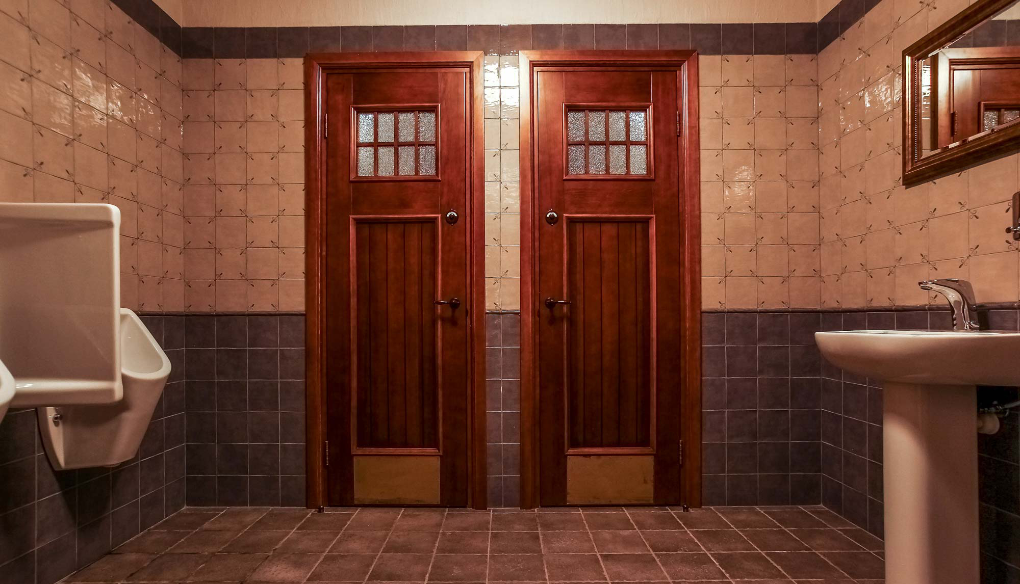 Влагостойкие двери для ванной и туалета