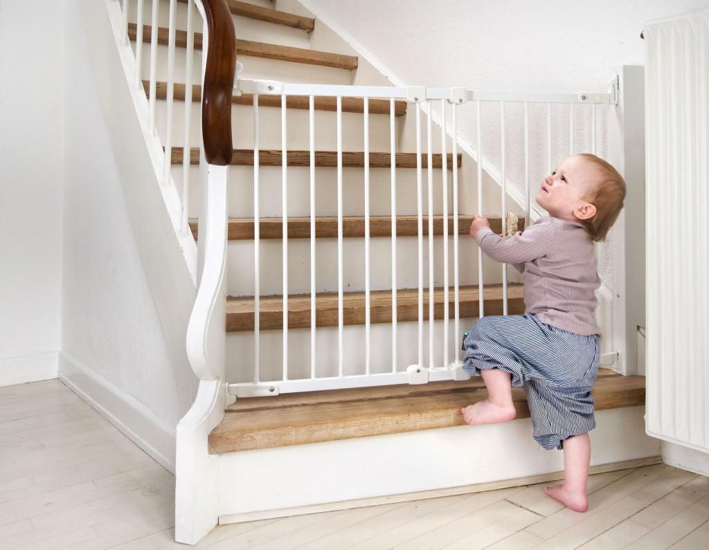 безопасность лестница ребенок