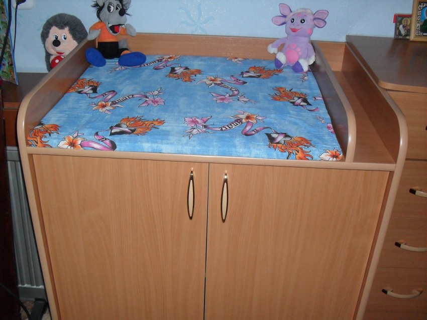 Как сделать пеленальный столик. Столик для пеленания своими руками. Чертеж пеленального столика. Пеленальный стол из комода. Подставка на пеленальный столик.
